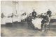 CARTE PHOTO MILITARIA MILITAIRES JOUANT AUX CARTES DANS CHAMBRE HÔPITAL CACHET PHOTOGRAPHE PH. LAVAU COGNAC 16 CHARENTE - Sonstige & Ohne Zuordnung