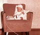 Amusante Photo Couleur Originale B.B. Mise En Scène Poupée Au Fauteuil En Plein Appel Téléphonique Vers 1960 - Objets