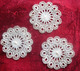 Vintage  3 Anciens Petits Napperons Faits Manuellement Au Crochet Motif Dentelle De France Broderie Loisirs Créatifs - Autres & Non Classés