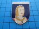 Pas Pin's Mais BROCHE COLLECTION ATLAS REINES ET ROIS DE FRANCE : ANNE DE BRETAGNE - Personnes Célèbres