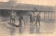 Thème. Métier    Pompiers    Paris  75   Bercy Pompiers Sauveteurs Sur Des Radeaux   (Voir Scan) - Autres & Non Classés