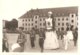 Photo Foto (11 X 16 Cm) 21 OFLAG II Geprüft Camp De Prisonniers Cortège ? Carnaval ? Stoet ? Reus Geant - Guerre 1939-45