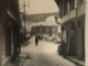 Photo Noir Et Blanc Vosges Hommes Femmes Enfants Dans La Neige Rue Avec Magasin Commerce - Personnes Anonymes