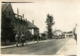 WASSY RUE DE LA GARE 1933 AVEC 1 GENDARME PHOTO ORIGINALE 8.50 X 6 CM - Places