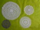 Lot De 20 Napperons Blanc Et Couleur Pour Loisir Creatif - Tischdecken/Servietten