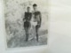 Delcampe - FIGURES ACROBATIQUES SUR HERBE COUPLE PLAGE MER CAMPING VOITURE ANCIENNE LOT De 33 Négatifs N-B+ 3 Photos Usagées - Personnes Anonymes