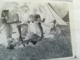 Delcampe - FIGURES ACROBATIQUES SUR HERBE COUPLE PLAGE MER CAMPING VOITURE ANCIENNE LOT De 33 Négatifs N-B+ 3 Photos Usagées - Personnes Anonymes