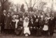 Carte Photo Originale Mariage Et Son Incontournable Photo De Groupe En Plein Air Vers 1920/30 - Personnes Anonymes