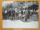 FOULE DEPAVANT UNE RUE  LIBERATION DE PARIS GUERRE WW2 PHOTO DE PRESSE 24 X 18 Cm PHOTO PRESSE LIBERATION - Guerre, Militaire