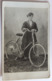 Carte Photo Gros Plan Femme Avec Beau Vélo Ancien Cyclisme - Cyclisme