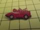 310c Pin's Pins / Beau Et Rare / THEME : AUTOMOBILES / CORVETTE ROUGE - Corvette