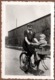 Photo Originale Vélo, Bicyclette, Biclou, Petite Reine, Cycle, Bécane & Pin-Up Promenant Son Bébé En Panier D'Osier 1940 - Cyclisme
