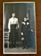 Oude FOTO- Kaart  Twee Meisjes Met Tasje In De Hand  Wit - Zwart   Door  B.  BLONDIAU   AALST - Geïdentificeerde Personen