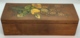 Spa. Ancienne Boite Rectangulaire En Bois Peinte à La Main D'un Décor De Fleurs - Boxes