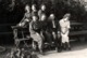 Photo Originale Les Femmes Allemandes En Bleu De Travail, Ouvrières Du III Reich à Leipzig à La Pause Sur Un Banc 1940's - Pin-up