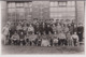 CARTE PHOTO CRENDAL DE BRUAY : GROUPE DE MINEURS EN 1933 - DIRECTEURS ET PORIONS DEVANT LES HAUTS FOURNEAUX - 2 SCANS - - Mines