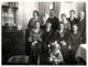 Photo Originale & Portrait De Famille Vers 1920/30 & Fillette à La Poupée Au 1er Rang - Personnes Anonymes