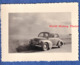 Photo Ancienne Snapshot - Belle Automobile RENAULT 4CV - Auto Carrosserie Calandre Nuage - Automobiles