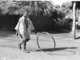 Photo Sénégal. Enfant Jouant Au Cerceau Dans Un Village (Faouh) De La Casamance. Années 1990  Photo Vivant Univers - Afrika