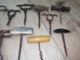 Delcampe - Beau Lot 13 Anciens Tire Bouchons - Bottle Openers