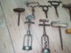 Delcampe - Beau Lot 13 Anciens Tire Bouchons - Bottle Openers