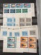 Delcampe - Lot N° TH.1099 NATIONS UNIS Un Bon Classeur De Timbres Neufs ** Dont Le Bloc N° 1 Neufs ** + Un Lot  Series Drapeaux - Collections (en Albums)