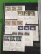 Delcampe - Lot N° TH.1099 NATIONS UNIS Un Bon Classeur De Timbres Neufs ** Dont Le Bloc N° 1 Neufs ** + Un Lot  Series Drapeaux - Collections (en Albums)