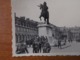 VERSAILLES WW2 GUERRE 39 45  SOLDATS  ALLEMANDS DEVANT LA STATUE EQUESTRE DU ROI LOUIS XIV - Versailles