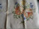 Ancienne Nappe , Chemin De Table + Napperon  Fils Beige  Brodés  Cotons De Couleurs  Assortis TBE - Andere & Zonder Classificatie