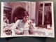 12.5 X 8.5 PHOTO  EN ITALIE JEUNE HOMME A LA TERRASSE D'UN CAFE PASTICCERIA  VUOTTO - Afragola