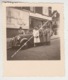 FOTO MET AFFICHE PUBLICITEIT KLEDING NIJMAN GOVERTS ROTTERDAM 1947 / OLDTIMER - Rotterdam
