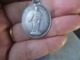 ANCIEN PENDENTIF METAL ARGENT -MEDAILLE AIME SOIT PARTOUT LE SACRE COEUR DE JESUS 100 J I - Pendentifs