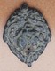 Delcampe - Très Ancienne Applique En Bronze 44 Mm X 33 Mm - Arqueología