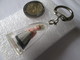 Porte Clef   POUPEE DANS UNE CLOCHE - Porte-clefs