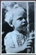 (2055) Baby Met Blond Haar - John Simons - Bébés