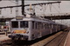 Photo Diapo Diapositive Slide Train Wagon Dame Banlieue INOX SNCF Z 5403 à Juvisy Le 12/07/1996 VOIR ZOOM - Diapositivas