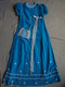 Delcampe - Ancien - Robe Longue En Velours Couleur Bleu Pour Petite Fille Demoiselle D'honneur 1968 - Vestidos De Novia