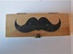 Peigne à Moustaches Dans Boîte - 12,5 X 4,5 X 2,5 Cm. - C 20 - Toebehoren