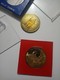 2 Money Coins And Chief Yeoman Warder Tower Of London Solid Bronze UK Gran Bretagna - Monarchia/ Nobiltà