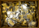 Alle Welt: Eine Schachtel Voll Mit Münzen Aus Aller Welt. Die Münzen Sind In Münztaschen Aufbewahrt - Sonstige & Ohne Zuordnung