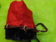 Delcampe - Petite Pochette Ancienne Fourrure ???  Marron Doublure Rouge Pour Reconstitution +1 Mouchoir Ancien De  J O - Altri & Non Classificati