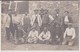 CARTE PHOTO ECRITE DE LAVAL (53) EN 1912 : VILLAGEOIS ET PAYSANS LE LONG D'UN MUR EN PIERRE -z 2 SCANS Z- - Laval