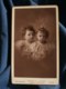 Photo CDV  Bellingard à Lyon  Portrait 2 Très Jeunes Enfants (fillettes)  Robes Identiques  CA 1890 - L481F - Old (before 1900)