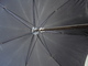 Delcampe - Ancien - Grande Ombrelle Noire Tige Et Poignée En Bois - Umbrellas, Parasols
