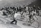 Très Grande Photographie Cyclisme Jacques Anquetil Tour De France Cycliste St Gauden Pau 16 Juillet 1957 - Sports