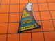 616b Pin's Pins / Beau Et Rare  / THEME : POSTES /  LA POSTE ST FONS TOIT CHEMINEE FUMEE - Poste