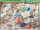 LOT N° E135 Un Lot De Plus De 2000 Timbres Du Monde - Collections (sans Albums)