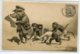 COCHONS Humanisés  Le Cochon Perdant Son Argent Ramassé Par Des Enfants Singes   CARTE GAUFREE   Début 1900    D01  2020 - Cochons