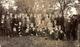 Photo Originale Scolaire Groupe D'écoliers Garçons à La Casquette Dans Un Parc En 1919 - Voir Légende Dos - Persone Anonimi