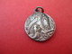 Médaille Religieuse Ancienne/Notre Dame De Lourdes/ Bernadette à La Grotte/ Bronze Nickelé /Début  XXéme    CAN571 - Religion & Esotericism